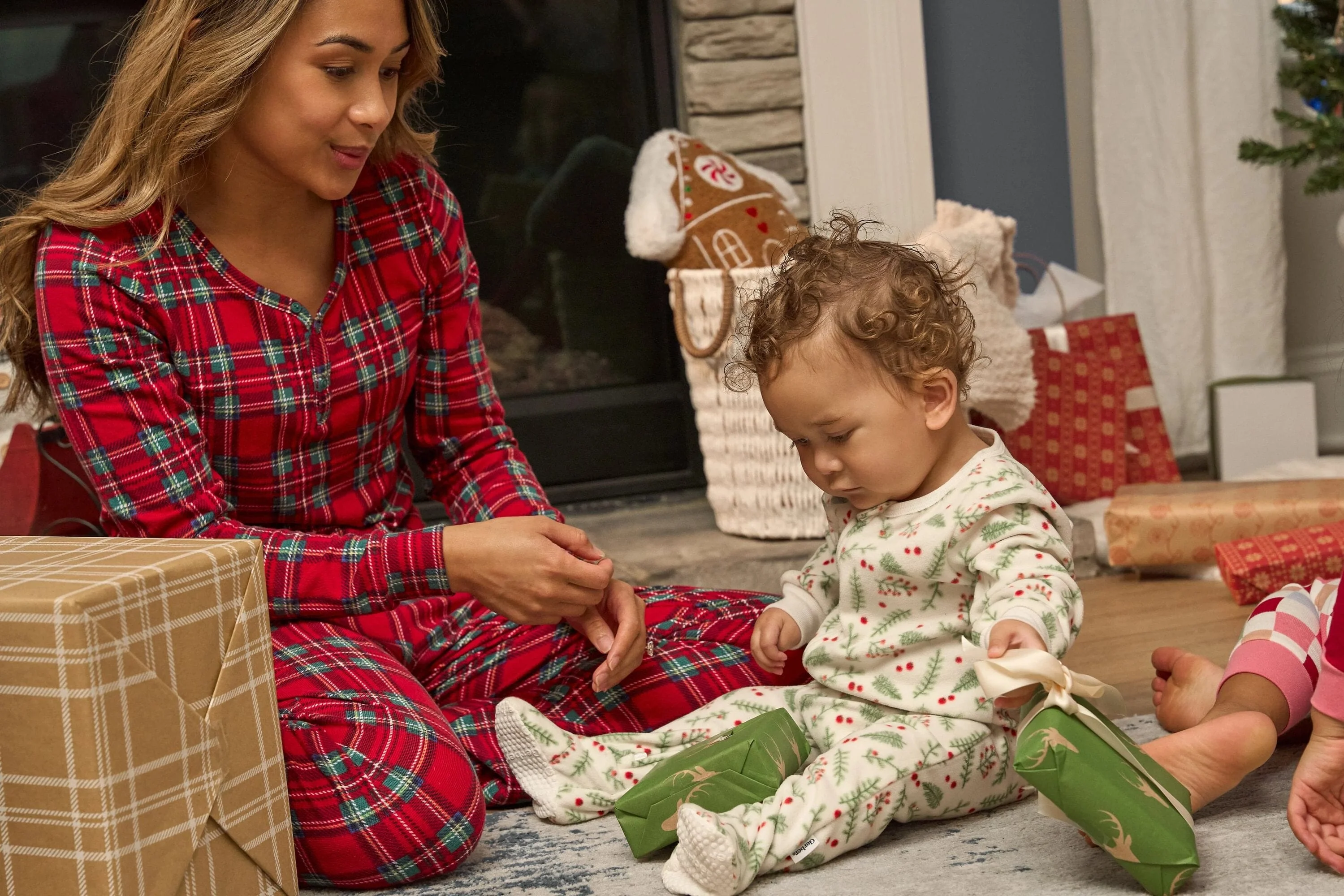 Baby & Toddler Neutral Mistletoe Footed Fleece Pajamas - Image 3