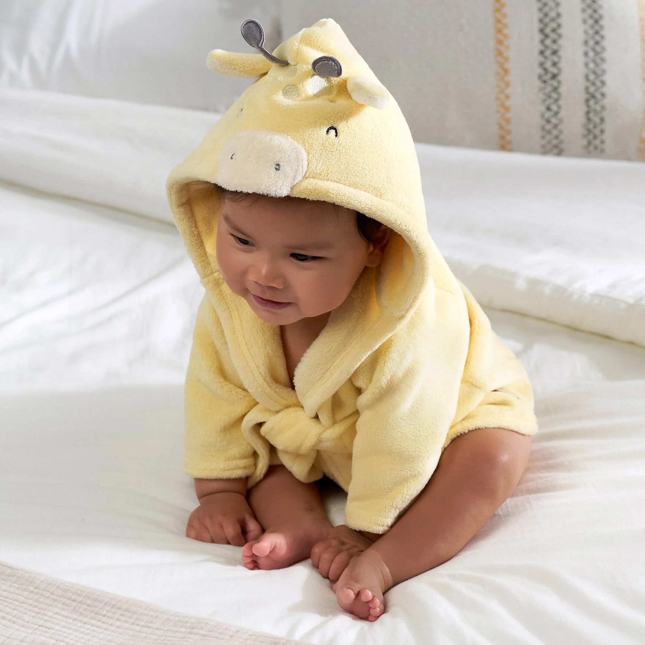 Embroidered Baby Neutral Giraffe Robe - Image 3