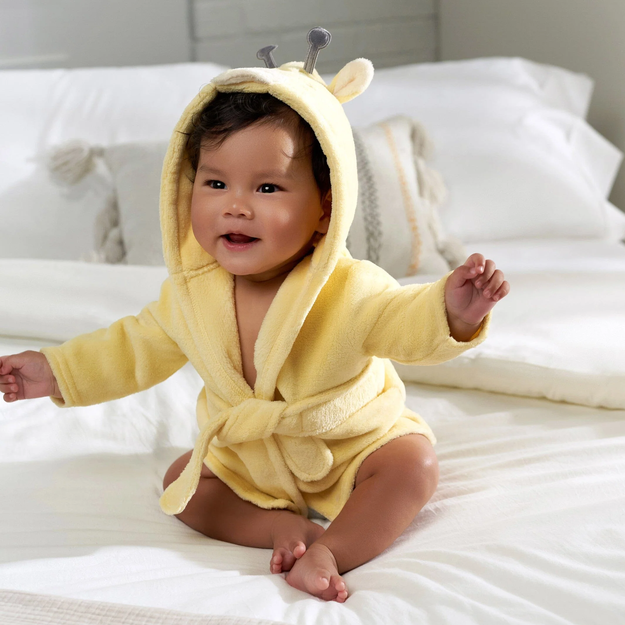 Embroidered Baby Neutral Giraffe Robe - Image 4