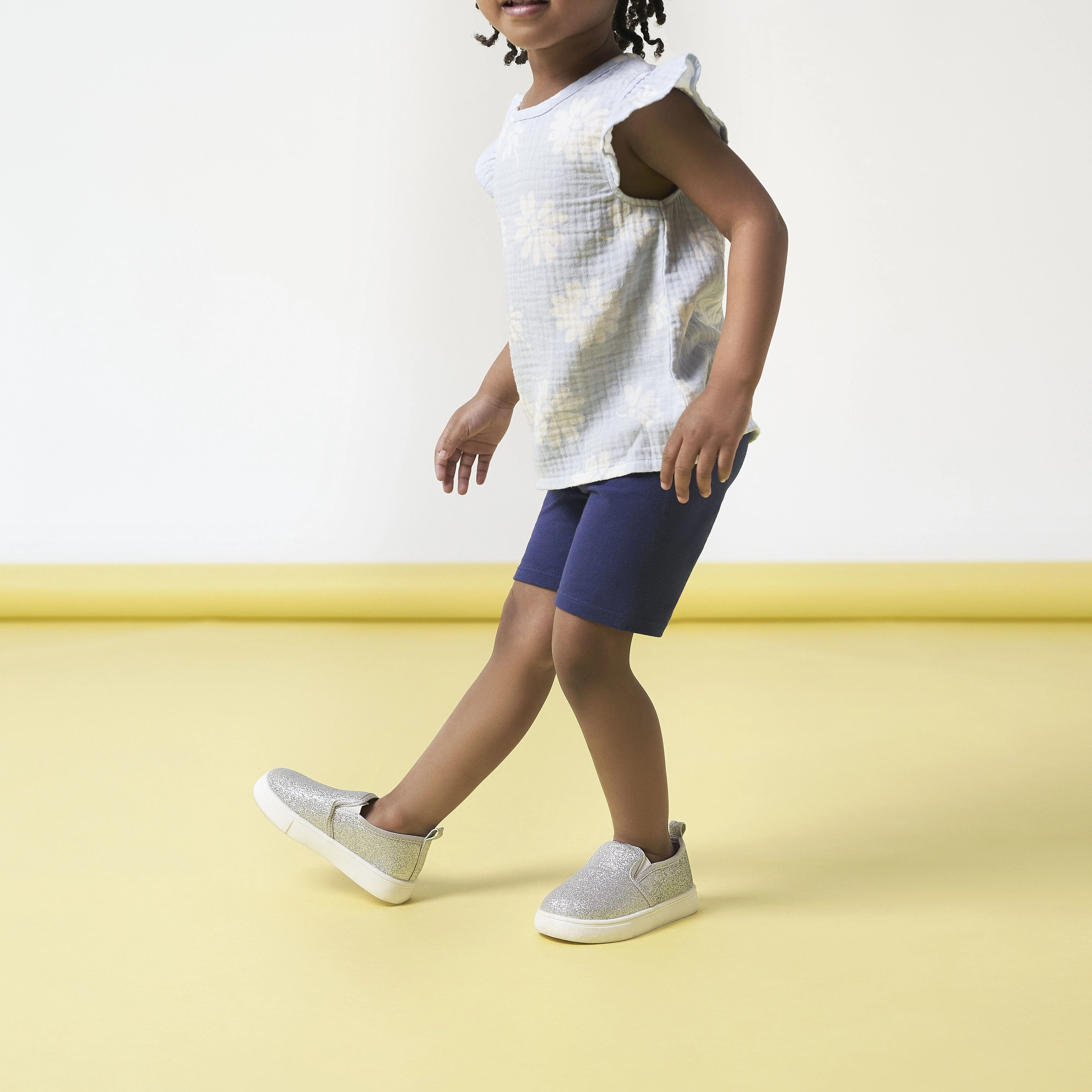Infant & Toddler Girls Silver Glitter Slip-On Sneaker - Image 3