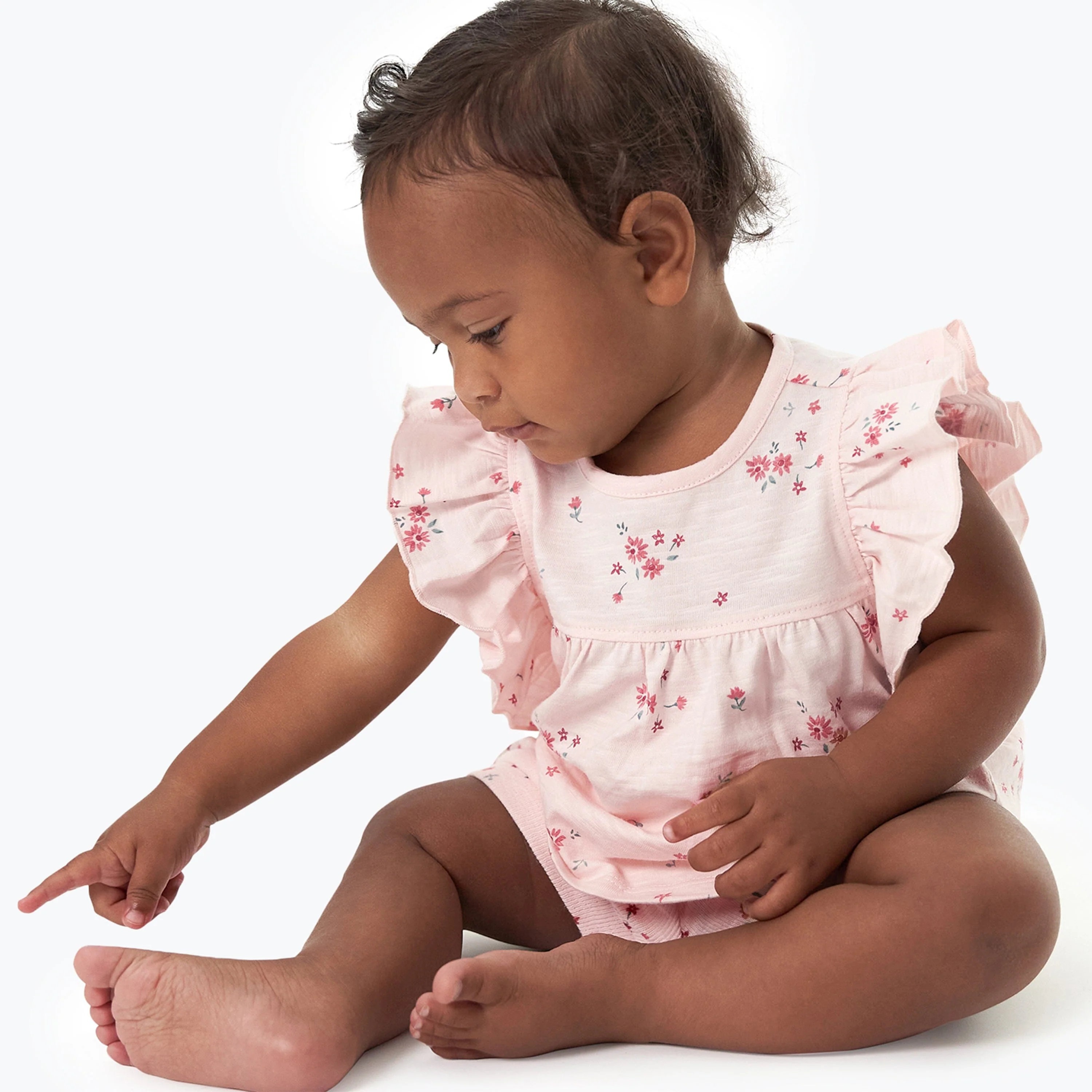 2-Piece Baby Girls Light Pink Floral Ruffled Sleeve Top & Cuffed Shorts Set - Image 2