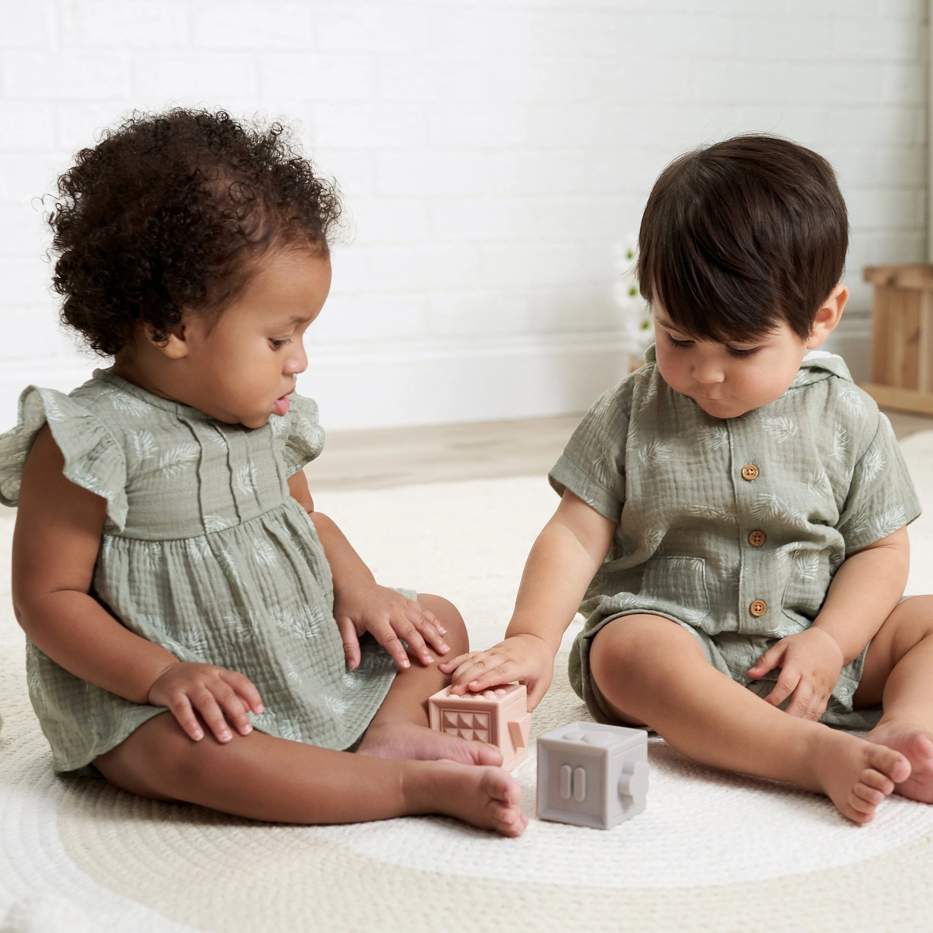 2-Piece Baby Girls Palms Tunic and Diaper Cover Set - Image 3