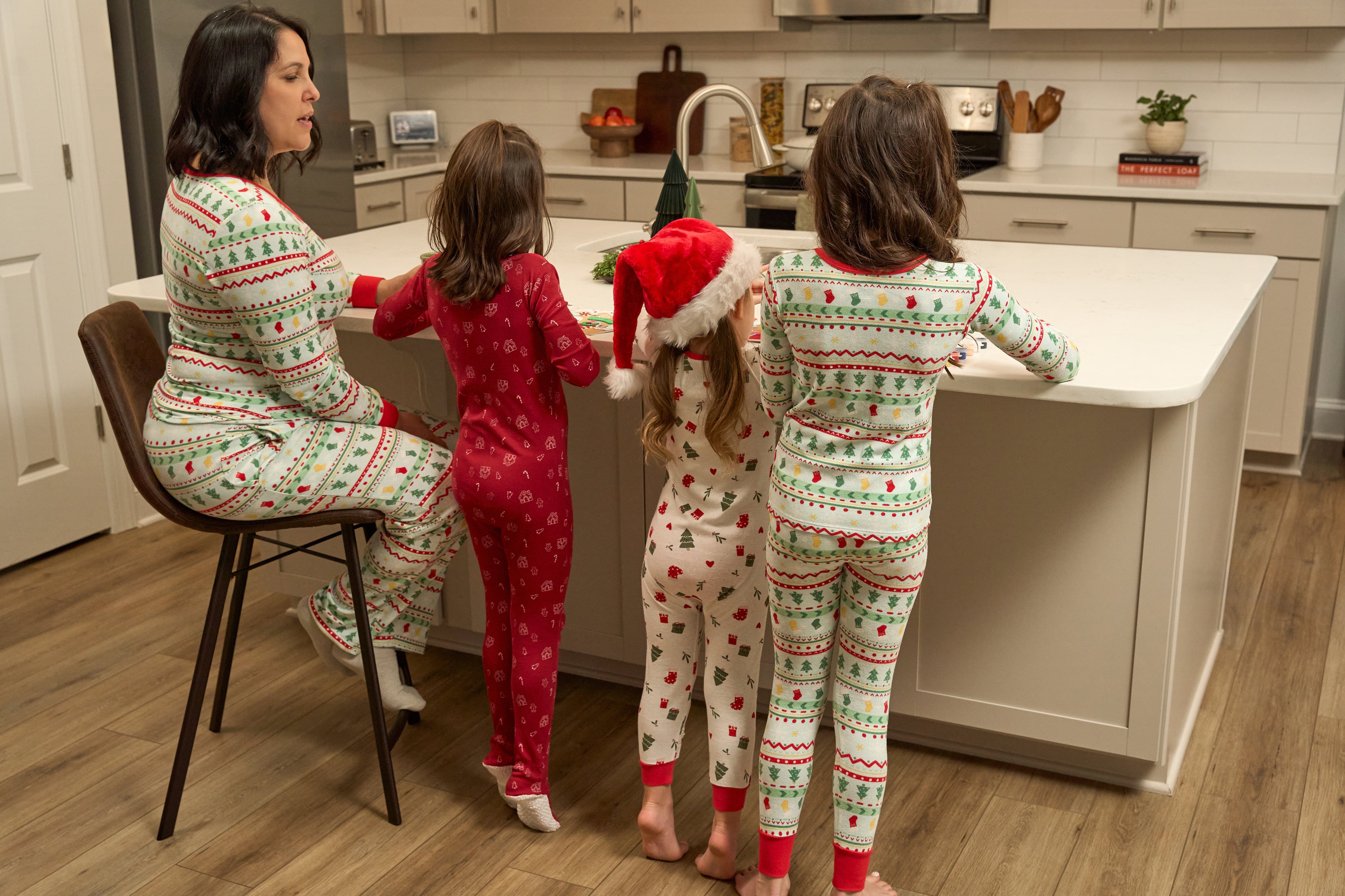 2-Piece Women's Oh What Fun Fair Isle Hacci Pajama Set - Image 4